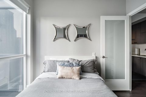 Photo 14 at 828 - 560 Front Street W, Waterfront Communities C1, Toronto
