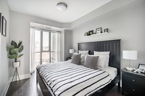 Photo 17 at 828 - 560 Front Street W, Waterfront Communities C1, Toronto