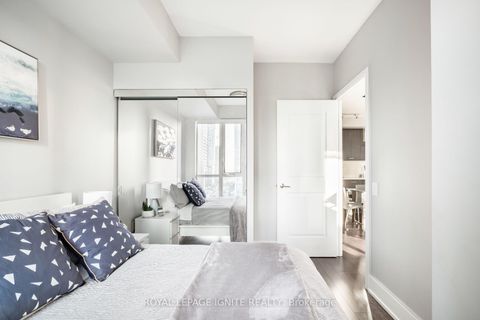 Photo 19 at 828 - 560 Front Street W, Waterfront Communities C1, Toronto