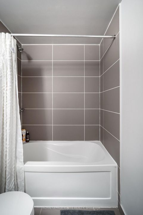 Photo 20 at 828 - 560 Front Street W, Waterfront Communities C1, Toronto