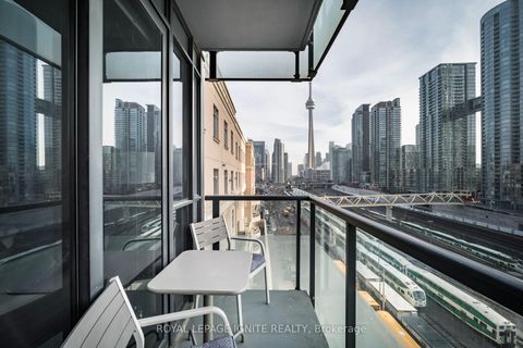 Photo 25 at 828 - 560 Front Street W, Waterfront Communities C1, Toronto