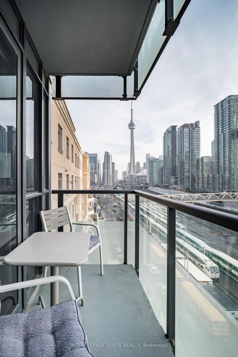 Photo 28 at 828 - 560 Front Street W, Waterfront Communities C1, Toronto