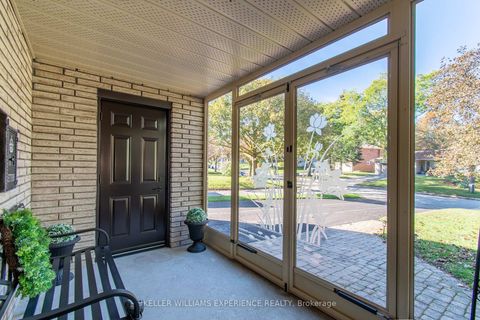 Photo 2 at 15 Woodcrest Road, Allandale Heights, Barrie
