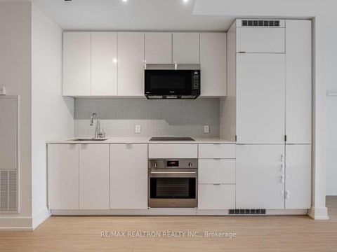 Photo 3 at 513 - 7 Grenville Street, Bay Street Corridor, Toronto