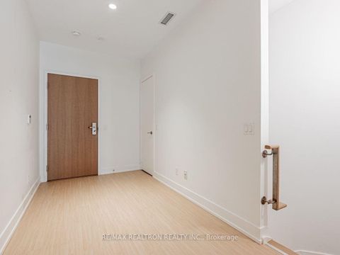 Photo 10 at 513 - 7 Grenville Street, Bay Street Corridor, Toronto