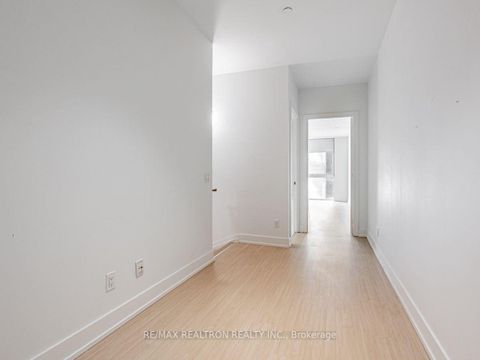 Photo 11 at 513 - 7 Grenville Street, Bay Street Corridor, Toronto