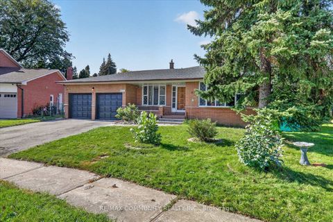 Photo 2 at 10 Tanya Place, Malvern West, Toronto
