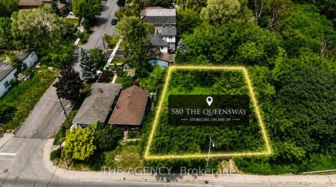 Photo 5 at 580 The Queensway, Queensway, Toronto