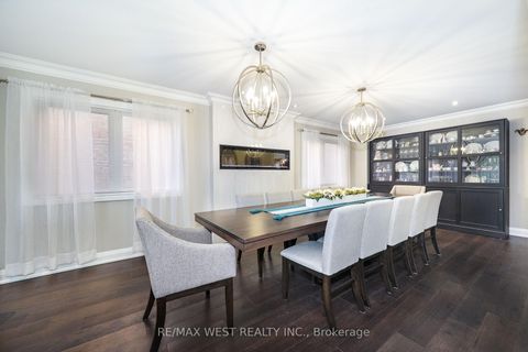Photo 3 at 98 Arrowhead Drive, East Woodbridge, Vaughan