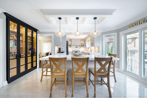 Photo 4 at 98 Arrowhead Drive, East Woodbridge, Vaughan