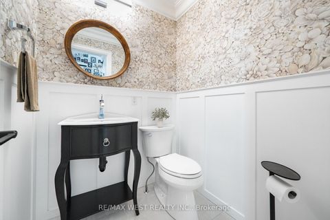 Photo 8 at 98 Arrowhead Drive, East Woodbridge, Vaughan
