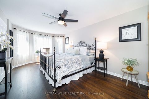 Photo 9 at 98 Arrowhead Drive, East Woodbridge, Vaughan