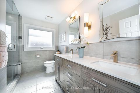 Photo 13 at 98 Arrowhead Drive, East Woodbridge, Vaughan