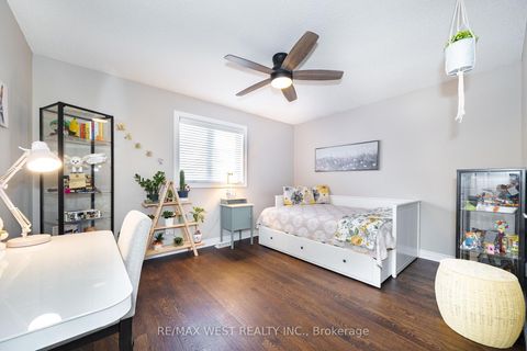 Photo 14 at 98 Arrowhead Drive, East Woodbridge, Vaughan