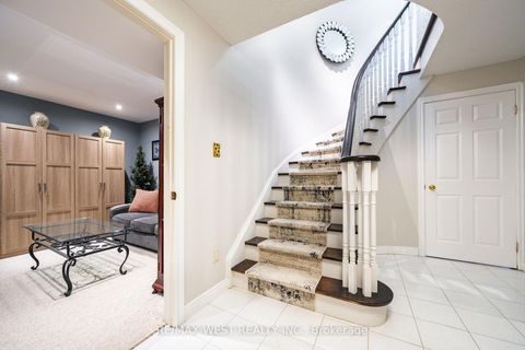 Photo 16 at 98 Arrowhead Drive, East Woodbridge, Vaughan
