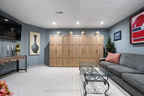 Photo 17 at 98 Arrowhead Drive, East Woodbridge, Vaughan