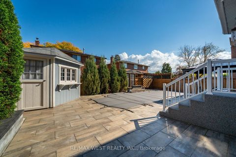 Photo 18 at 98 Arrowhead Drive, East Woodbridge, Vaughan