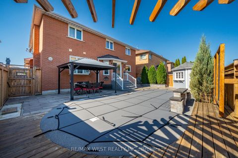 Photo 19 at 98 Arrowhead Drive, East Woodbridge, Vaughan