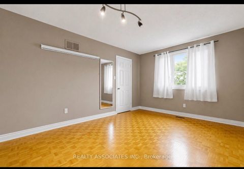 Photo 21 at 96 Zinnia Place S, West Woodbridge, Vaughan