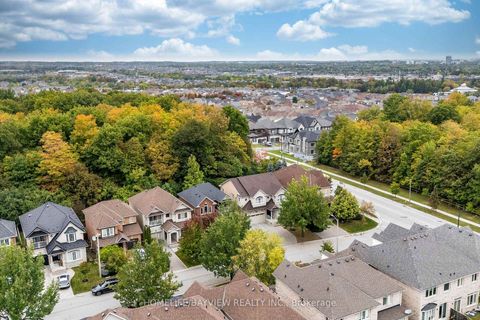 Photo 3 at 8 Matisse Trail, Patterson, Vaughan