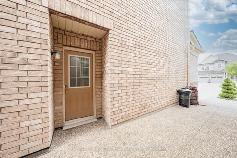 Photo 2 at 61 Ross Vennare Crescent, Kleinburg, Vaughan