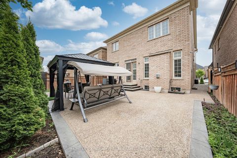 Photo 3 at 61 Ross Vennare Crescent, Kleinburg, Vaughan