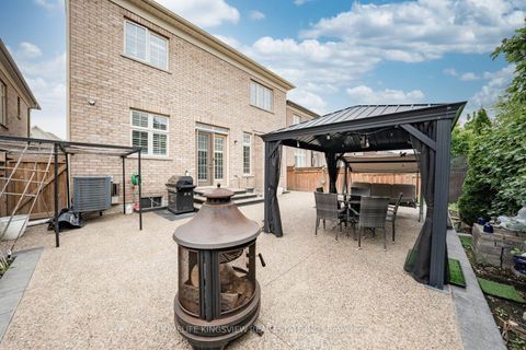 Photo 4 at 61 Ross Vennare Crescent, Kleinburg, Vaughan