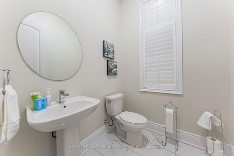 Photo 7 at 61 Ross Vennare Crescent, Kleinburg, Vaughan