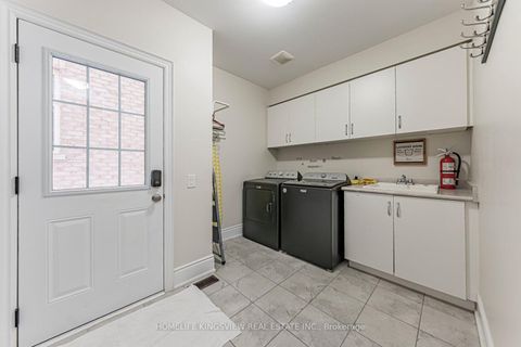 Photo 11 at 61 Ross Vennare Crescent, Kleinburg, Vaughan