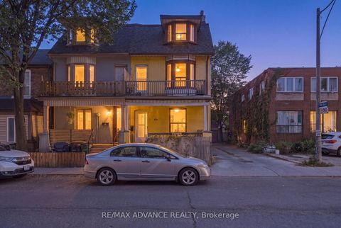 Photo 6 at 82A Augusta Avenue, Chinatown, Toronto