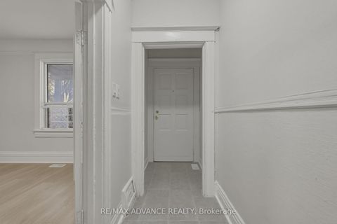 Photo 7 at 82A Augusta Avenue, Chinatown, Toronto