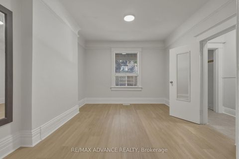 Photo 10 at 82A Augusta Avenue, Chinatown, Toronto