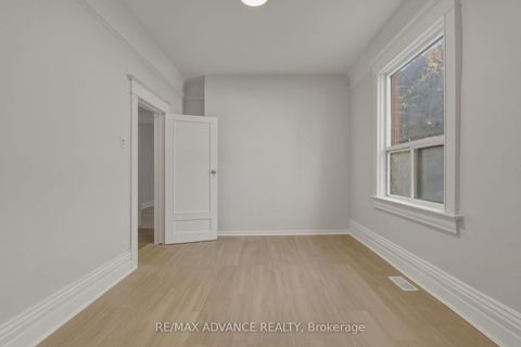 Photo 11 at 82A Augusta Avenue, Chinatown, Toronto