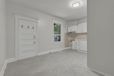 Photo 13 at 82A Augusta Avenue, Chinatown, Toronto