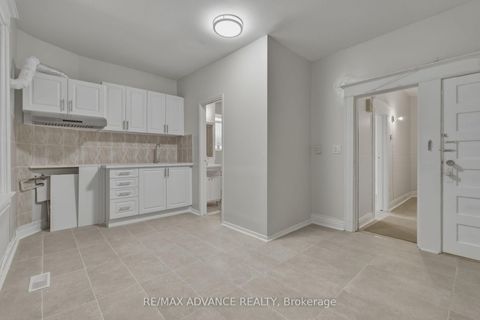 Photo 14 at 82A Augusta Avenue, Chinatown, Toronto