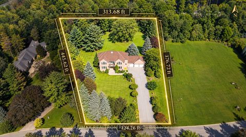 Photo 2 at 8 Country Heights Drive, Rural Richmond Hill, Richmond Hill