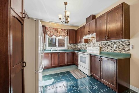 Photo 10 at 93 Velmar Drive, East Woodbridge, Vaughan