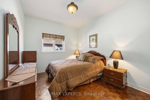 Photo 15 at 93 Velmar Drive, East Woodbridge, Vaughan