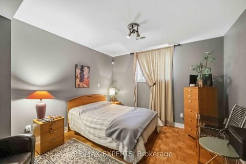 Photo 22 at 93 Velmar Drive, East Woodbridge, Vaughan