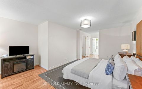 Photo 19 at 33 Sergio Marchi Street, CFB, Toronto