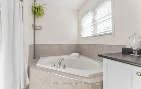 Photo 24 at 33 Sergio Marchi Street, CFB, Toronto