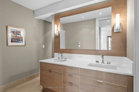 Photo 18 at 8 - 423 Avenue Road, St. Clair, Toronto