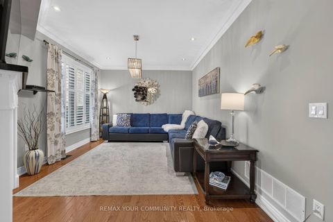 Photo 7 at 38 Dimarino Drive, Patterson, Vaughan