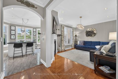 Photo 9 at 38 Dimarino Drive, Patterson, Vaughan
