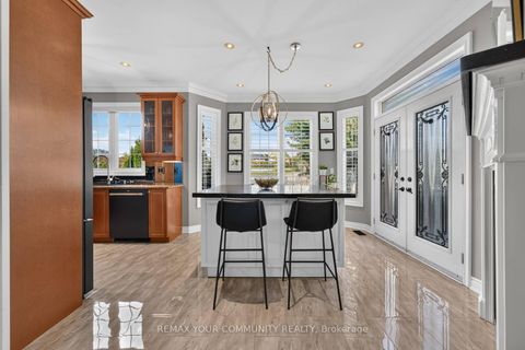 Photo 10 at 38 Dimarino Drive, Patterson, Vaughan