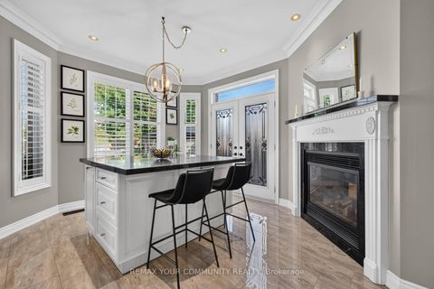 Photo 11 at 38 Dimarino Drive, Patterson, Vaughan