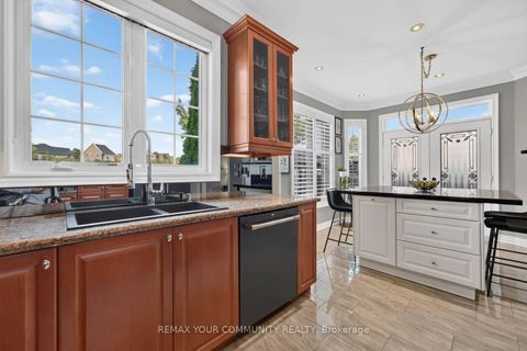 Photo 13 at 38 Dimarino Drive, Patterson, Vaughan