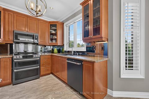 Photo 14 at 38 Dimarino Drive, Patterson, Vaughan