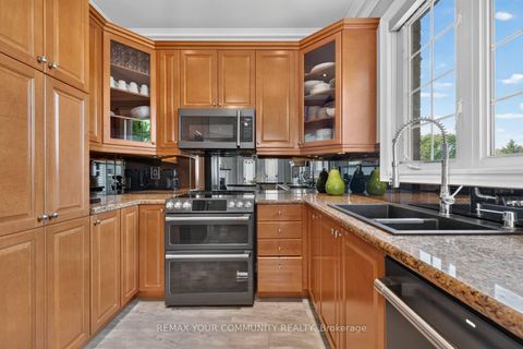 Photo 15 at 38 Dimarino Drive, Patterson, Vaughan