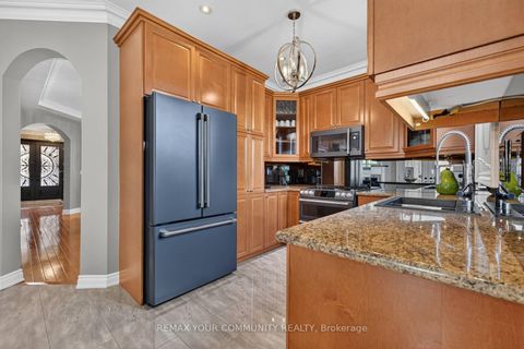 Photo 16 at 38 Dimarino Drive, Patterson, Vaughan